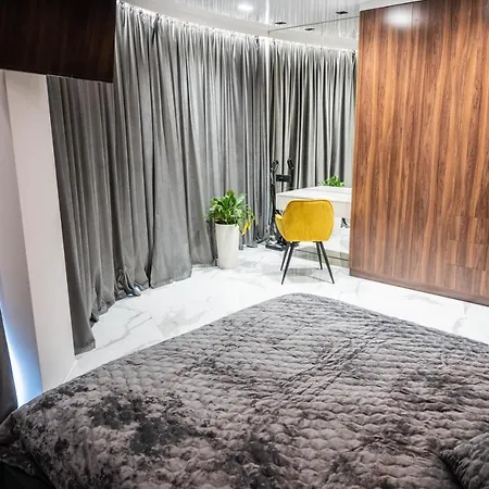 Designer With A Large Panoramic Terrace Generator Separate Bedroom And A Comfortable Sofa Bed. Apartamento