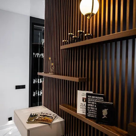 Designer Panorama: Spacious Terrace & Versatile Sleeping * Odesa